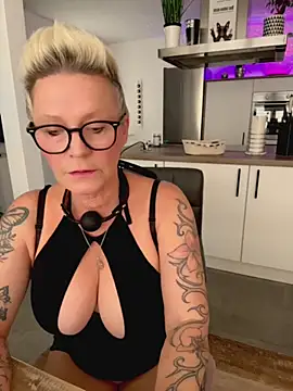 German Milf online show from October 19, 2:09 pm