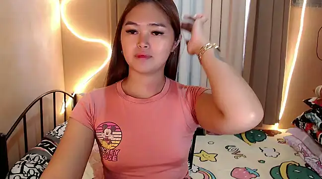Snapshot of Itsme_claire chatting on February 14, 11:54 pm Itsme claire online show from February 14, 11:54 pm
