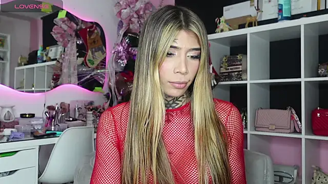 caroline cossei online show from December 22, 4:38 pm