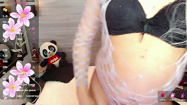 Snapshot of natashaislerxxx chatting on October 4, 9:43 am natashaislerxxx online show from October 4, 9:43 am