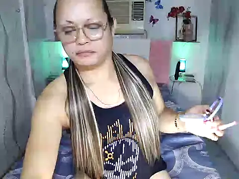 Snapshot of UrAsianPrincessDanie chatting on February 23, 6:45 pm UrAsianPrincessDanie online show from February 23, 6:45 pm