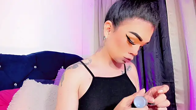 Snapshot of lesly_xx chatting on October 9, 3:08 am lesly xx online show from October 9, 3:08 am