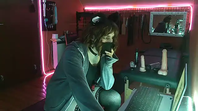 Snapshot of Ginny-the-bdsm-nympho chatting on January 23, 5:52 pm Ginny-the-bdsm-nympho online show from January 23, 5:52 pm