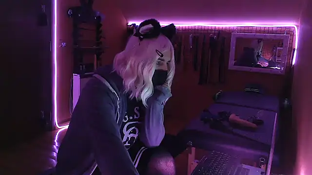 Snapshot of Ginny-the-bdsm-nympho chatting on October 5, 4:28 pm Ginny-the-bdsm-nympho online show from October 5, 4:28 pm