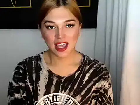 Snapshot of hotstellacumxxx chatting on December 4, 4:48 am hotstellacumxxx online show from December 4, 4:48 am