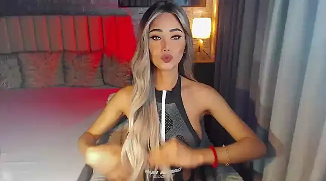 Snapshot of Miss_Amandaversace chatting on January 20, 9:56 am Miss Amandaversace online show from January 20, 9:56 am