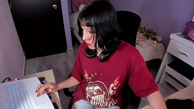 Snapshot of Room312_ chatting on December 12, 10:09 pm Room312 online show from December 12, 10:09 pm