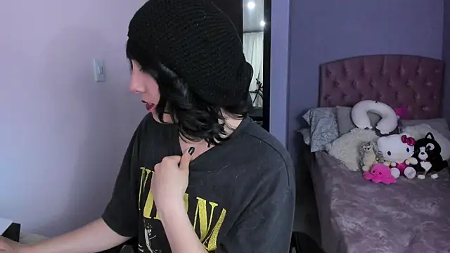 Snapshot of Room312_ chatting on February 1, 1:44 am Room312 online show from February 1, 1:44 am