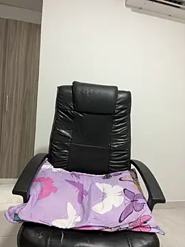 Snapshot of Violetacam_05 chatting on September 11, 8:22 am Violetacam 05 online show from September 11, 8:22 am