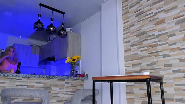 Snapshot of Vanesa_novvoa chatting on February 18, 11:08 pm Vanesa novvoa online show from February 18, 11:08 pm