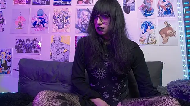 Snapshot of snowblack_ chatting on December 22, 3:00 pm snowblack online show from December 22, 3:00 pm
