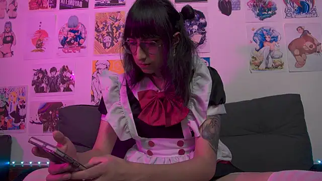 Snapshot of snowblack_ chatting on January 13, 2:32 pm snowblack online show from January 13, 2:32 pm