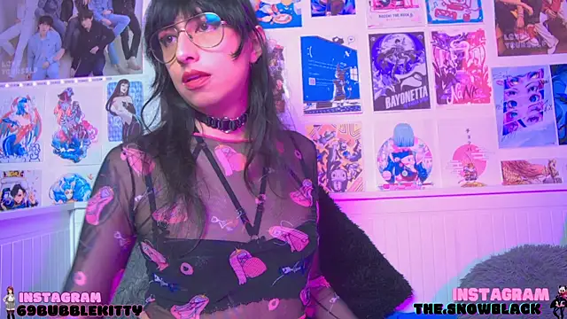 Snapshot of snowblack_ chatting on March 21, 2:07 pm snowblack online show from March 21, 2:07 pm