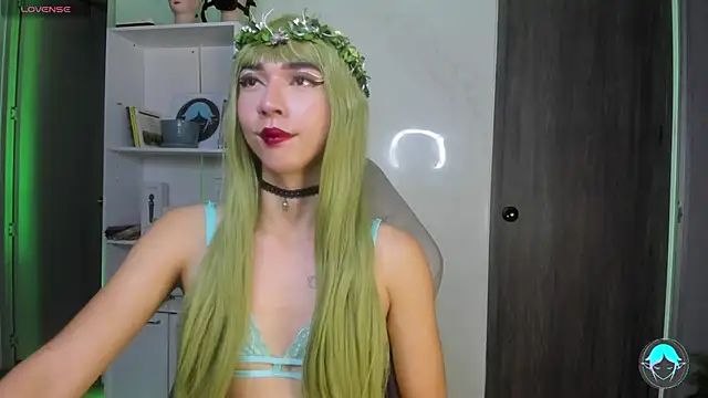 Snapshot of sofi_elfqueen chatting on March 2, 12:20 am sofi elfqueen online show from March 2, 12:20 am