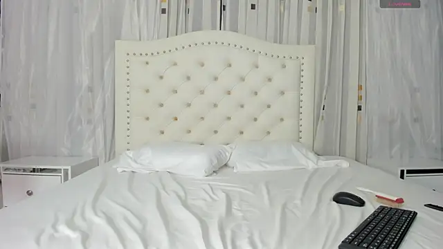 Snapshot of BunnyHotsx chatting on February 23, 10:42 pm BunnyHotsx online show from February 23, 10:42 pm
