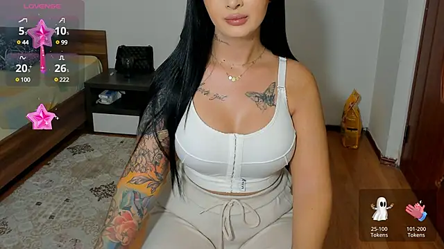 Snapshot of naughtycleo chatting on December 10, 2:31 am naughtycleo online show from December 10, 2:31 am