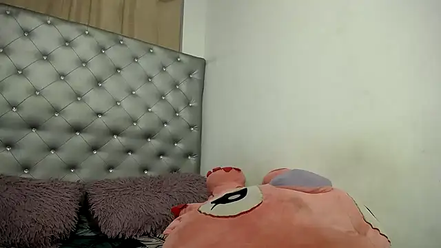 Snapshot of Valery_Star_p chatting on February 22, 2:50 am Valery Star p online show from February 22, 2:50 am