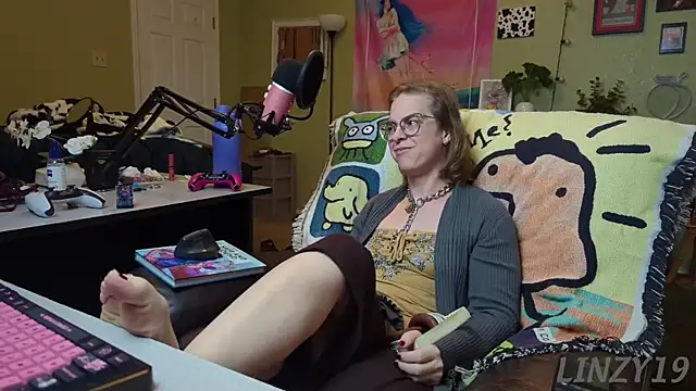 Linzy 19 online show from March 12, 3:02 am