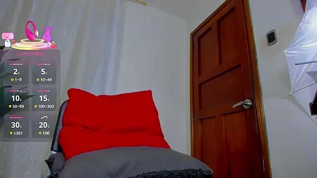 Snapshot of NahiaFox chatting on March 14, 3:53 am NahiaFox online show from March 14, 3:53 am