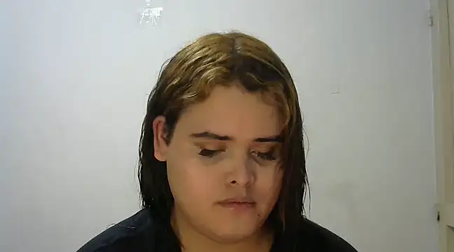 Snapshot of antonellasex1998 chatting on December 12, 6:25 am antonellasex1998 online show from December 12, 6:25 am